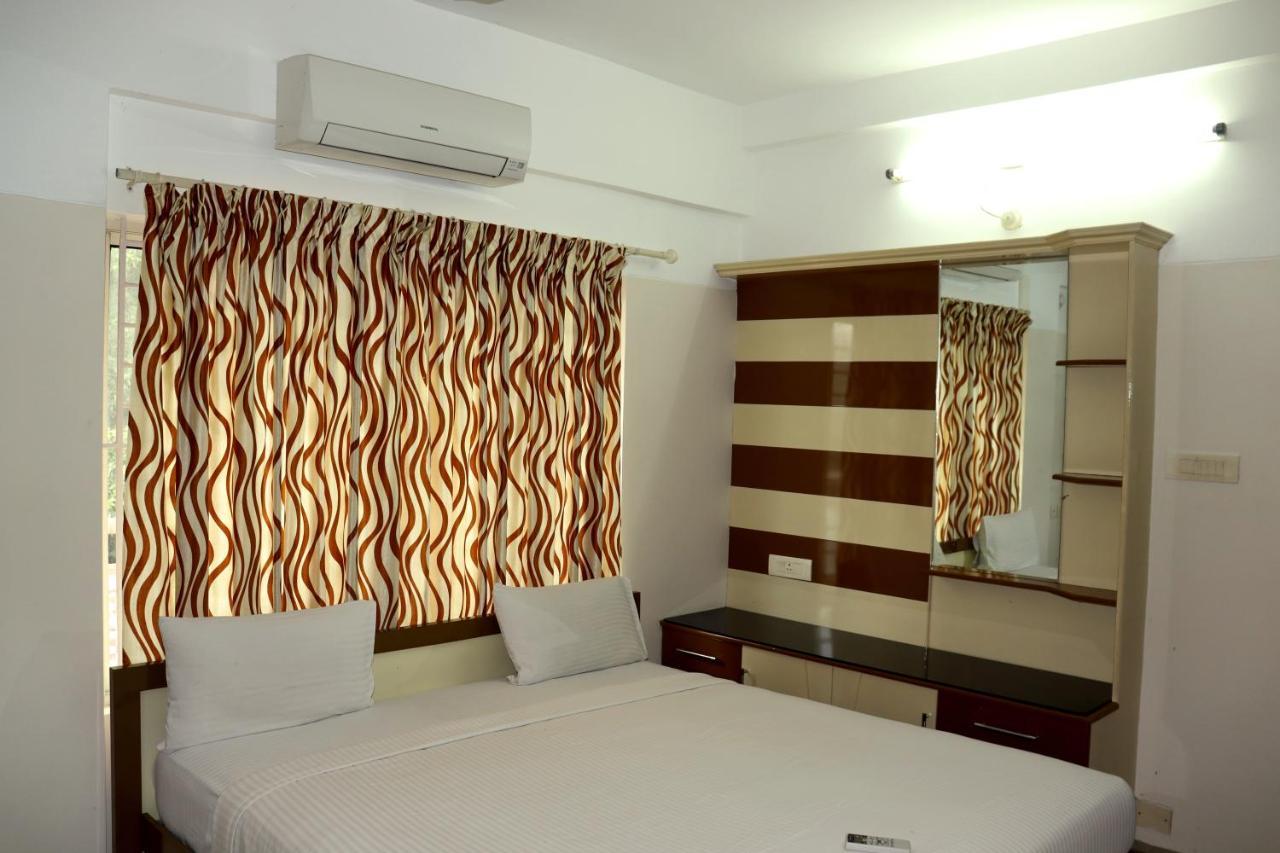 Uthradam Towers Hotel Thiruvananthapuram Kültér fotó